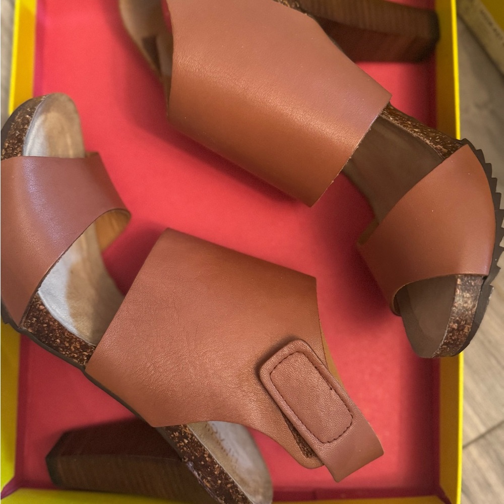7.5 light brown Kenneth Cole Reaction high heels shoes  Women's Brown Sandals